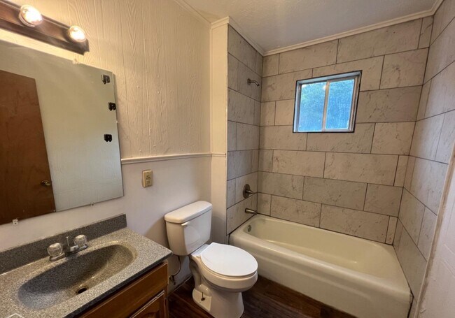 Building Photo - 508 Brent Dr