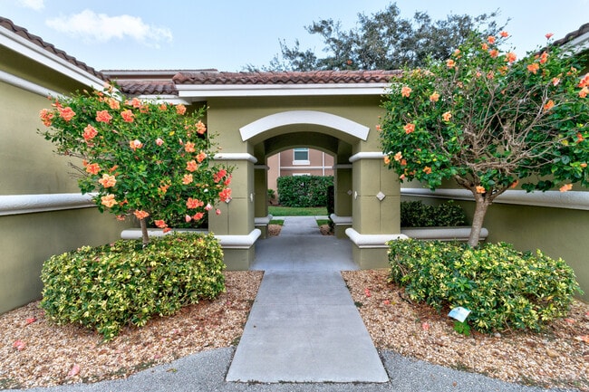 Building Photo - 5095 Fairways Cir