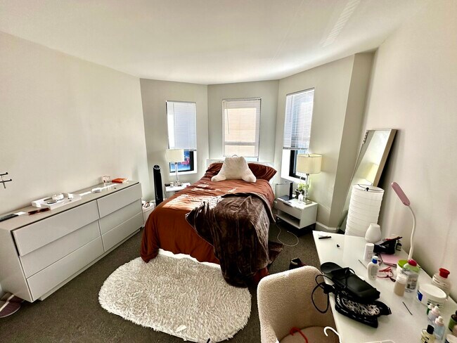 Foto del edificio - 833-835 Beacon St. Unit 2D