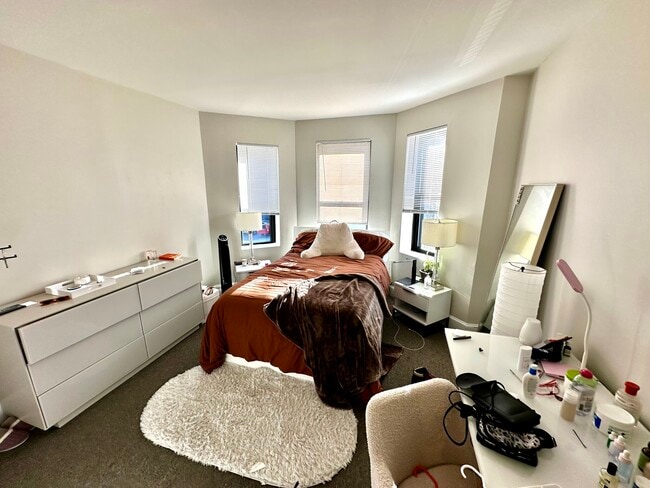 Building Photo - 833-835 Beacon St. Unit 2D