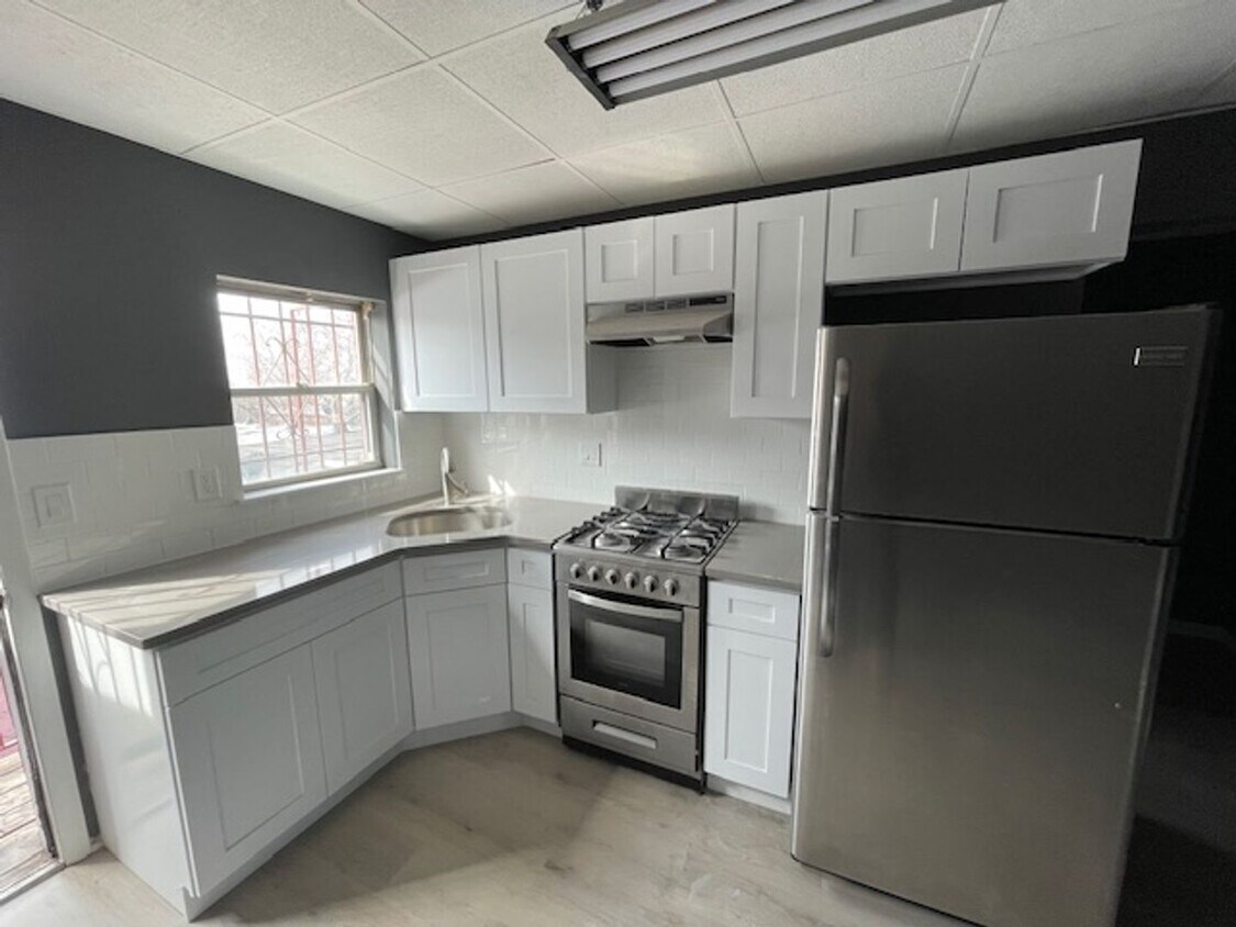 Primary Photo - EXTREMELY Large Apartment in Grays Ferry A...