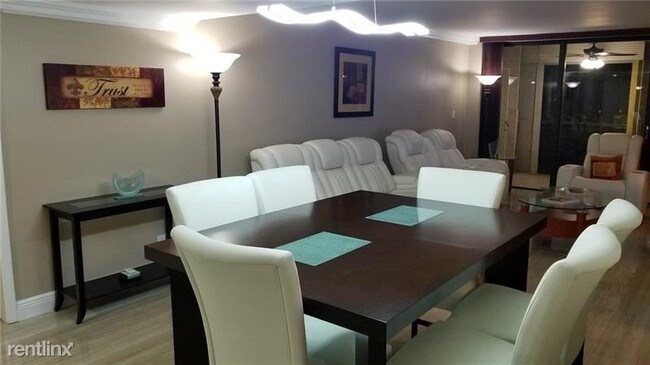 Foto del edificio - 16251 Golf Club Rd