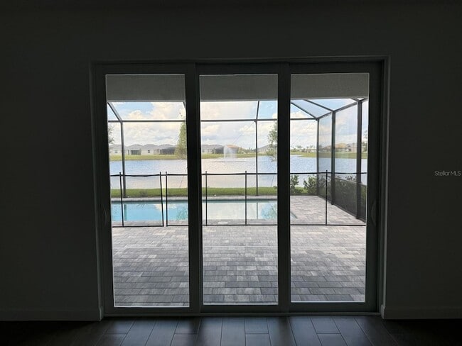 Building Photo - 7913 Lakes Edge Ln