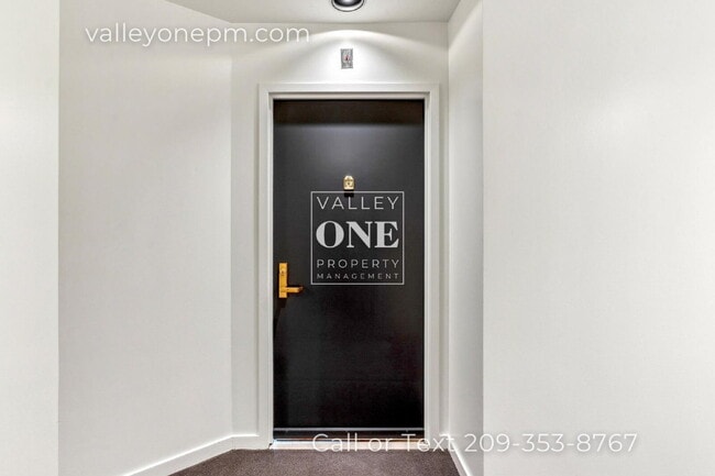 6363 Christie Ave Apartment | Northeastern University | Off-Campus