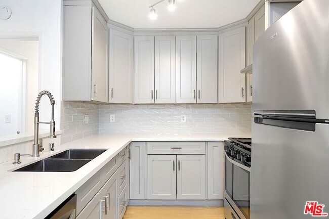 Building Photo - 9005 Cynthia St