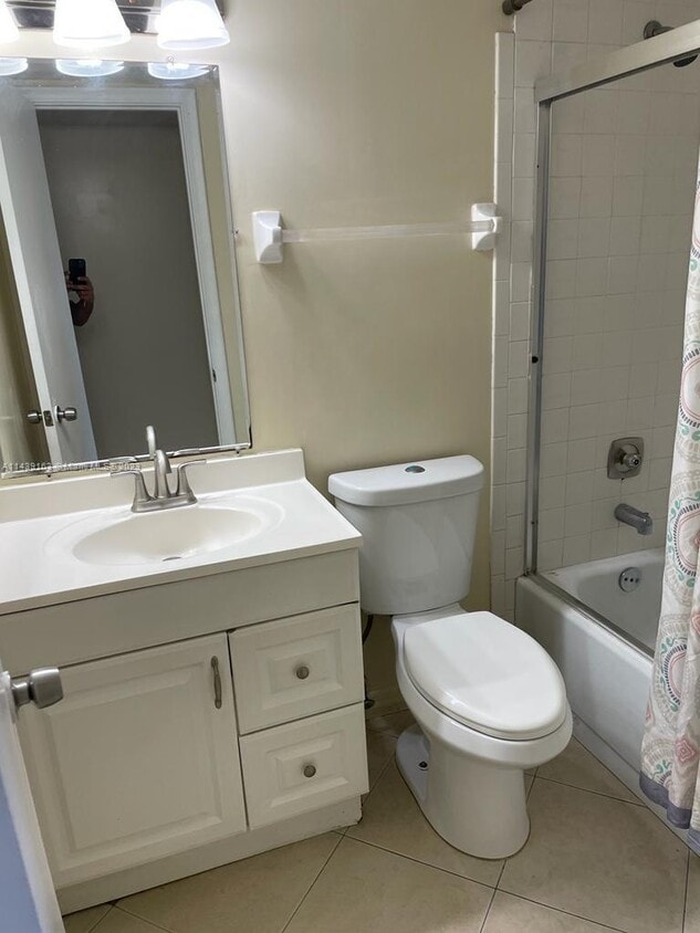 Building Photo - 2510 W 67th Pl