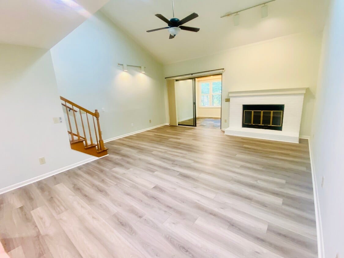 Photo - 1800 Eastwood Rd (Wilmington, NC)