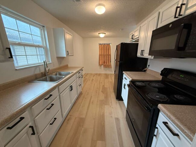 Foto del edificio - 317 N Bradley Ave