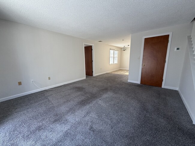 Building Photo - 213 Victoria Heights Rd