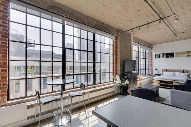 Photo du bâtiment - 454 Rue De la Gauchetière O