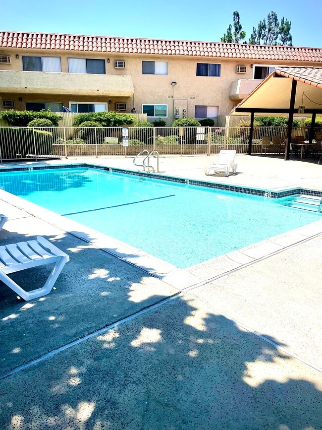 Building Photo - Casa La Paz