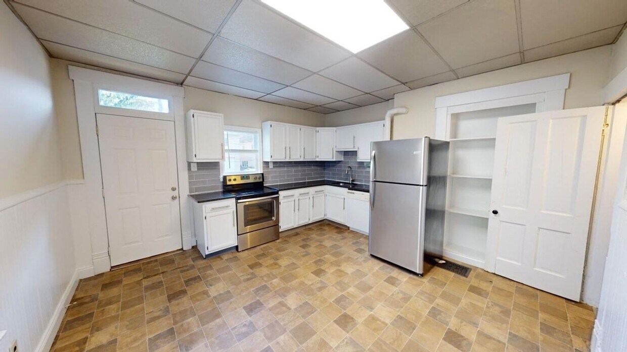 Primary Photo - 3 BEDROOMS, 1 FULL BATH + 2 FREE Off-Stree...