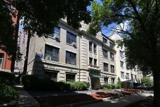 Building Photo - 544 W Wellington Ave