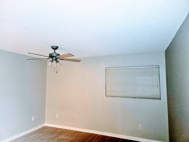 Master bedroom - 8300 Plaza Gate Ln