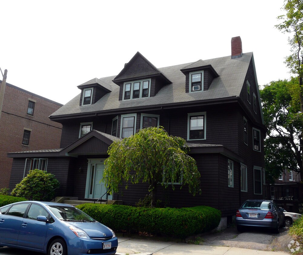 Foto del edificio - 122 Englewood Ave