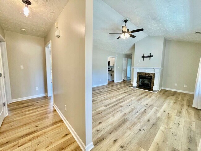 Foto del edificio - 3-Bed, 2-Bath Nest With Bonus Room In Faye...