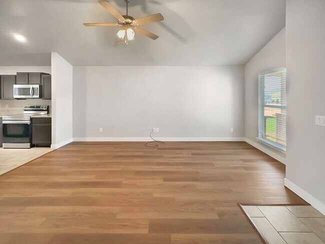 Building Photo - Fabulous 3/2/2 home in Bell Farms - Cooper...
