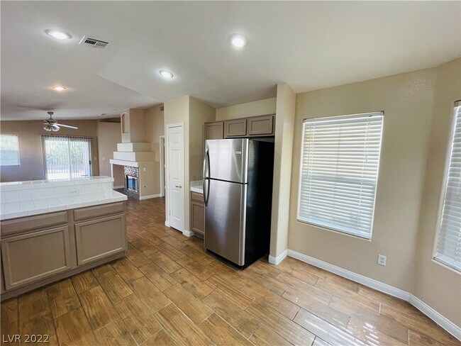 Foto del edificio - 1574 Autumn Hill St
