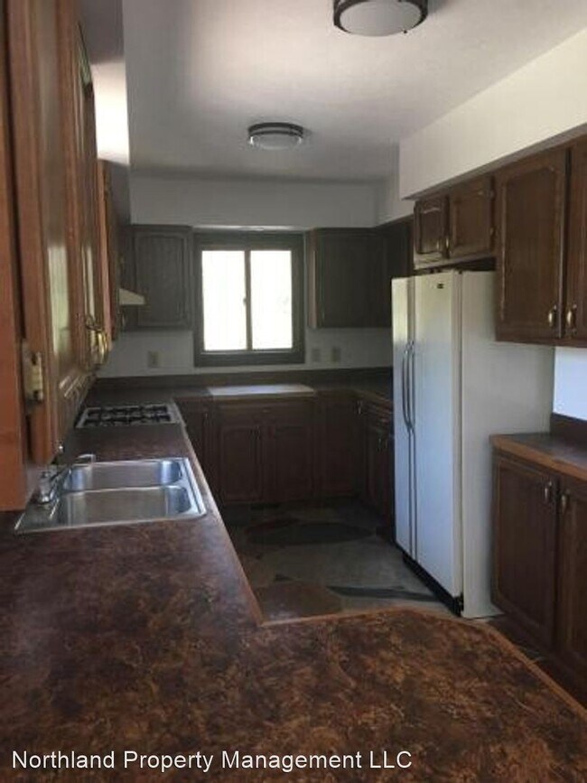 3 br, 2 bath House 4025 Cedar Lake Road House for Rent in Traverse