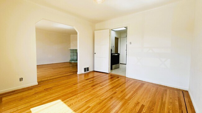Foto del edificio - Sunset Single-Family Home Available for Le...