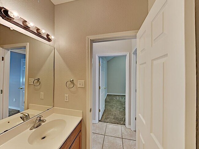 Foto del edificio - *No App Fee. 1 Month Free Rent*