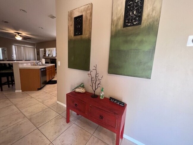 Building Photo - 2BR Vacation Home in Gated Community Bullhead Parkway with Utilities Avail 10/1