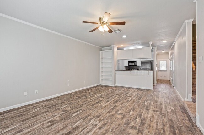 Building Photo - 3 Bedroom 3 Bath gated community in Baylor Bubble