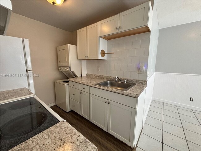 Building Photo - 11512 Royal Palm Blvd