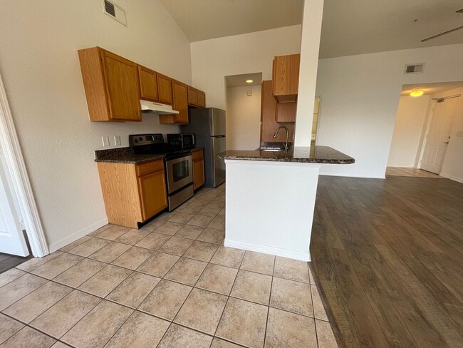 Building Photo - ANNUAL RENTAL - FAIRWAY PRESERVE-2 BED 1 B...
