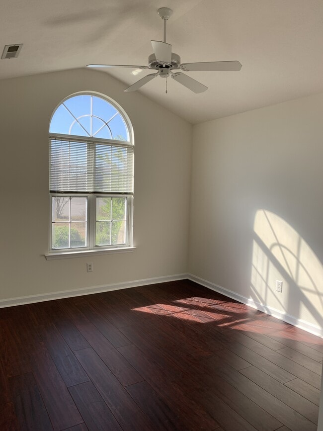 Building Photo - 576 Wildflower Trl