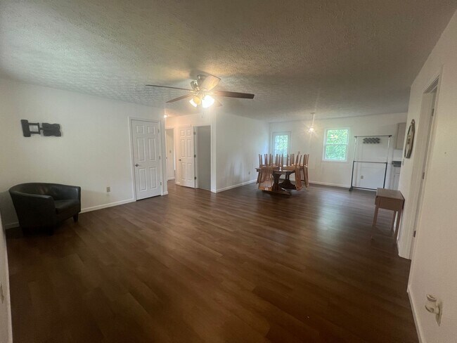 Foto del edificio - Charming 4 Bedroom House in St. Robert, MO!