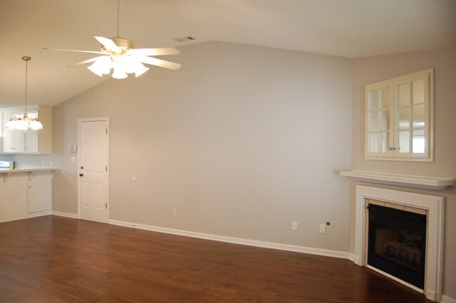 Building Photo - 31 Flower Break Rd