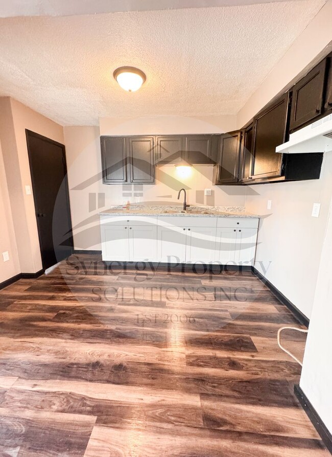 Foto del edificio - Available Now