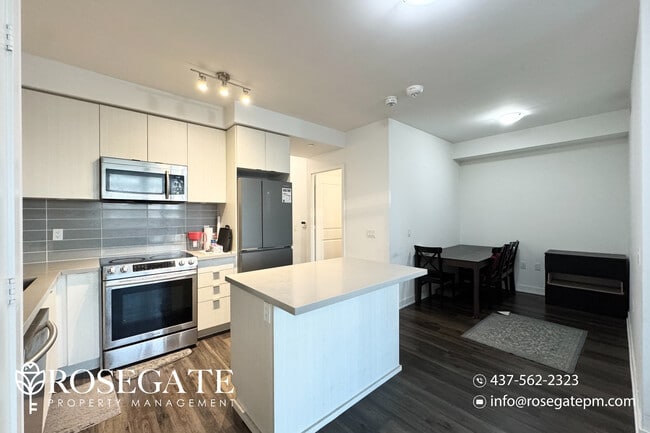 Building Photo - Newly Renovated 2-Bedroom + Den, 2-Bath Co...