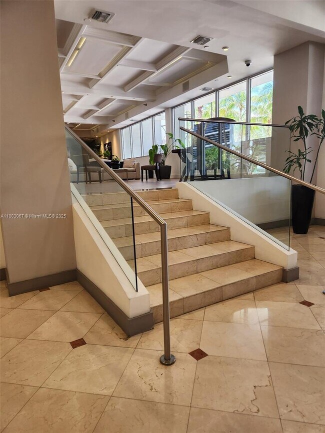 Foto del edificio - 100 Lincoln Rd