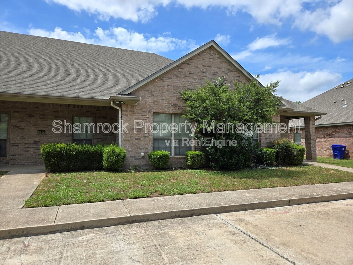 Primary Photo - 2117 Columbus Ave