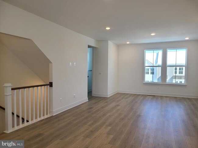 Building Photo - 5046 Bigleaf Rd