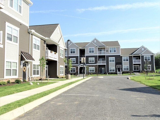 Building Photo - 400 Pond Vista Lane