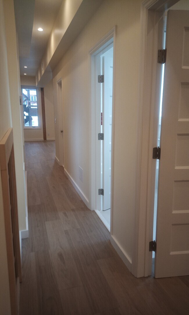 Hallway 2 - 516 Natoma St