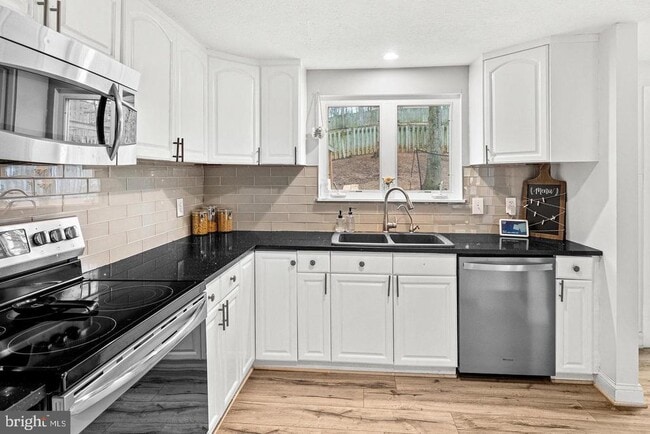 Building Photo - 1005 Aquia Dr