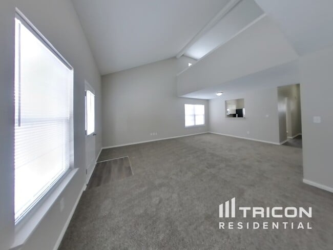 Building Photo - 484 Brookstone Dr