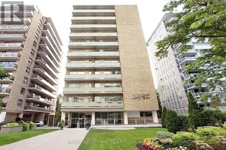 Building Photo - 565 Avenue Rd