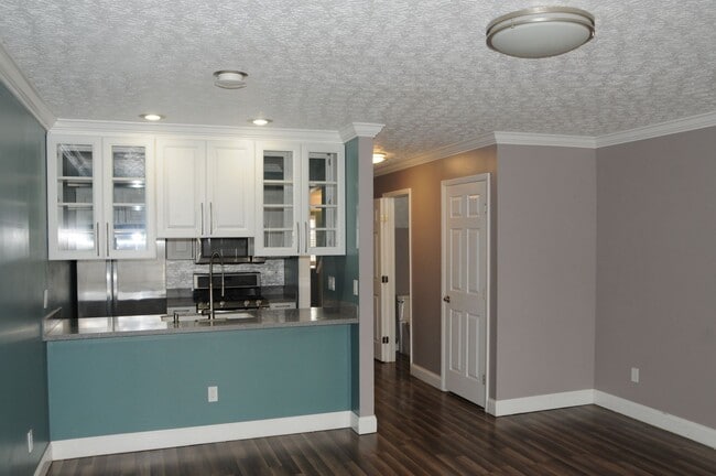 Building Photo - 4705 Athalia Dr