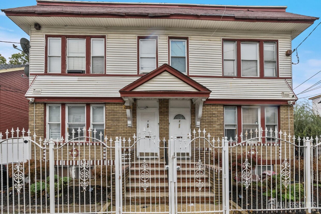 Foto principal - 213 Maple Ave