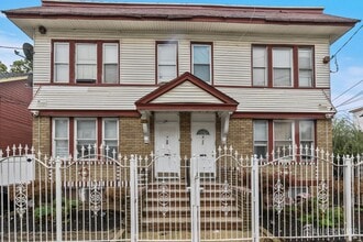 Building Photo - 213 Maple Ave