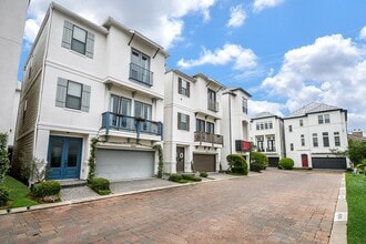 Building Photo - 2222 Hilshire Lake Dr