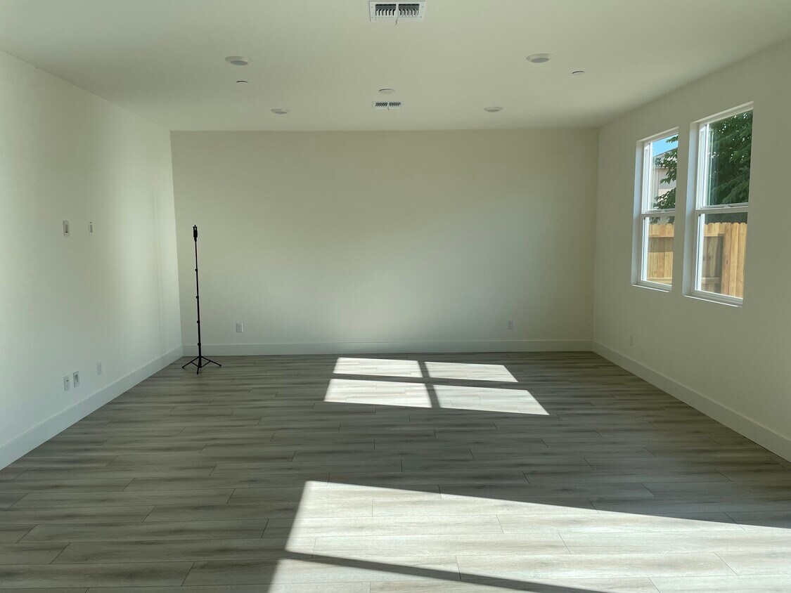 Foto principal - 16333 Malibu Dr