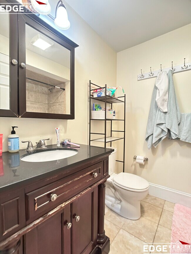 Foto del edificio - 107 Fisher Ave