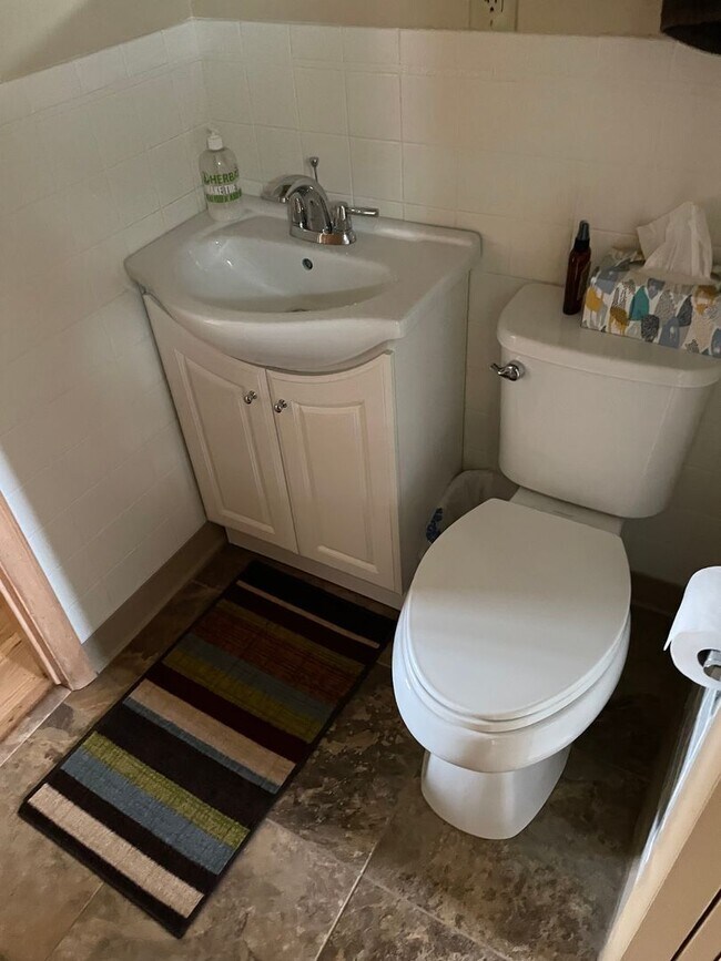 Building Photo - Beautiful 3 bed, 1.5 bath one level home f...