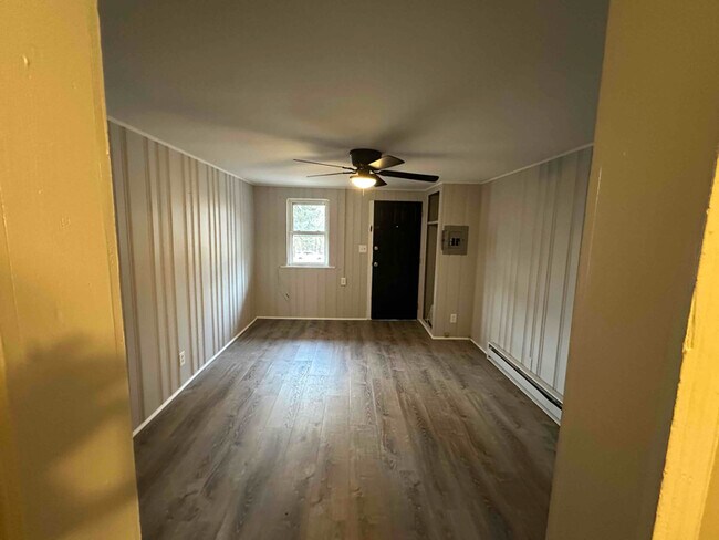 Foto del edificio - 95 New Freedom Rd